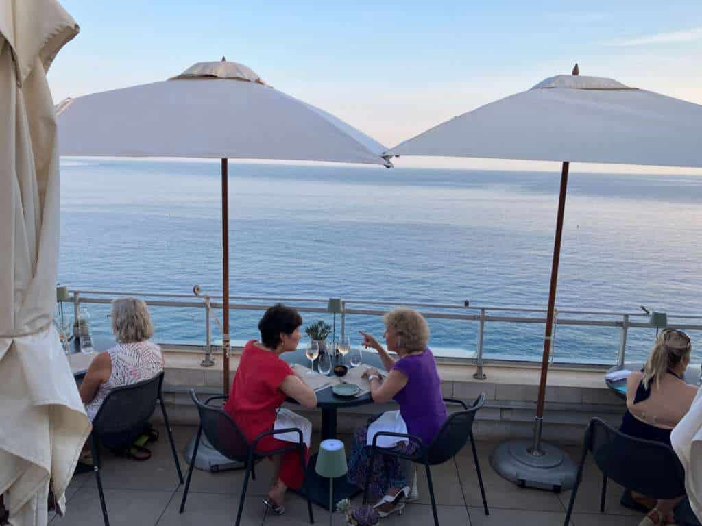 Veninde snak på Le Meridien